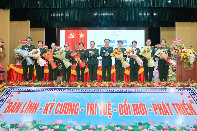 Phụ nữ Bộ Tham mưu Quân khu bản lĩnh kỷ cương, trí tuệ, đổi mới phát triển