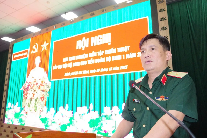 Trung đoàn Gia Định tổ chức hội nghị rút kinh nghiệm diễn tập chiến thuật cấp Đại đội bộ binh năm 2025