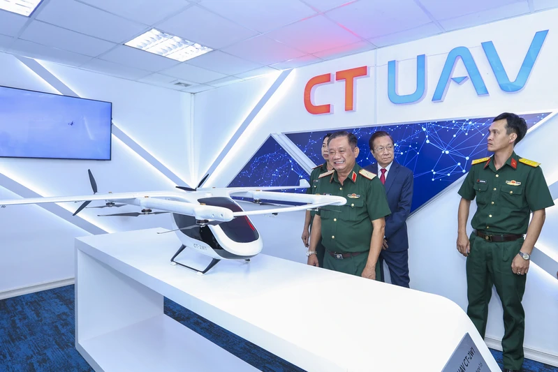 Thiếu tướng Trần Chí Tâm, Phó Chính ủy Quân khu 7 chúc mừng các doanh nghiệp nhân Ngày Doanh nhân Việt Nam