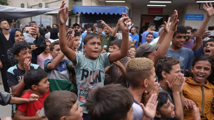 Israel phê chuẩn thỏa thuận ngừng bắn và trao trả con tin tại Gaza
