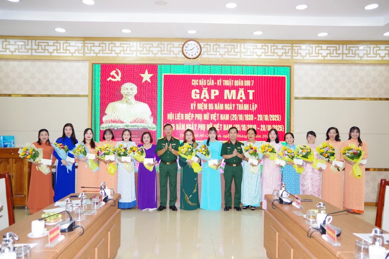 Cục Hậu cần - Kỹ thuật Quân khu gặp mặt kỷ niệm Ngày Phụ nữ Việt Nam
