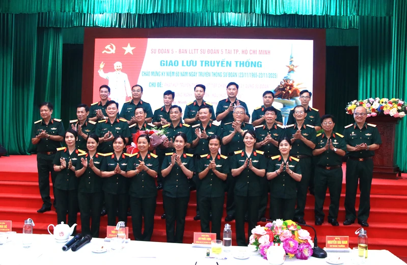 Sư đoàn 5 tổ chức giao lưu: Phát huy truyền thống, viết tiếp chiến công, xây dựng đơn vị vững mạnh toàn diện “Mẫu mực tiêu biểu”