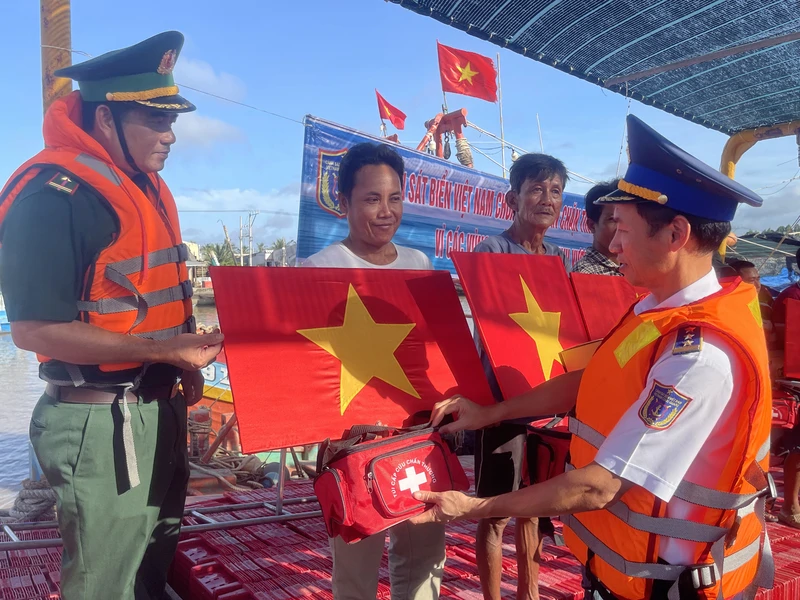 Vùng Cảnh sát biển 3 quyết liệt trong chống khai thác IUU