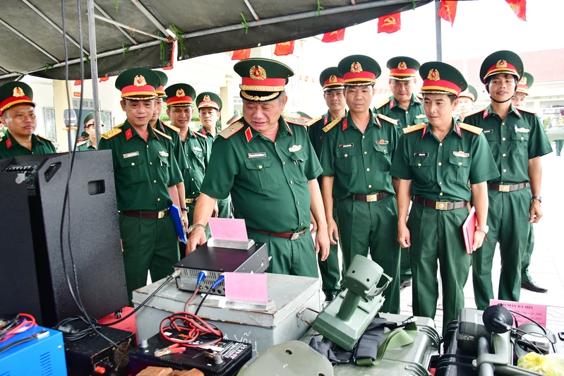 Thiếu tướng Trần Chí Tâm, Phó Chính ủy Quân khu thăm, kiểm tra Đội K71 (Bộ CHQS tỉnh Tây Ninh)