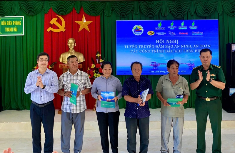Bộ đội Biên phòng tỉnh Lâm Đồng tuyên truyền đảm bảo an toàn dầu khí và chống khai thác IUU