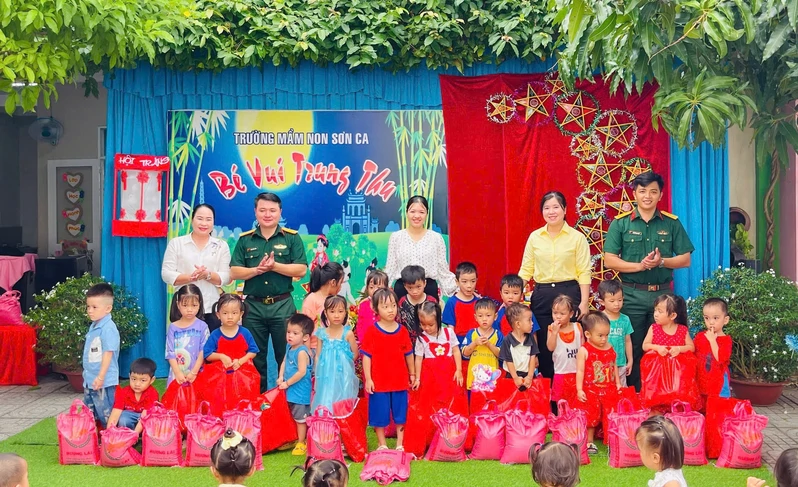 Đại đội Pháo binh 40, Bộ Tư lệnh Thành phố Hồ Chí Minh phối hợp tổ chức “Đêm hội trăng rằm”