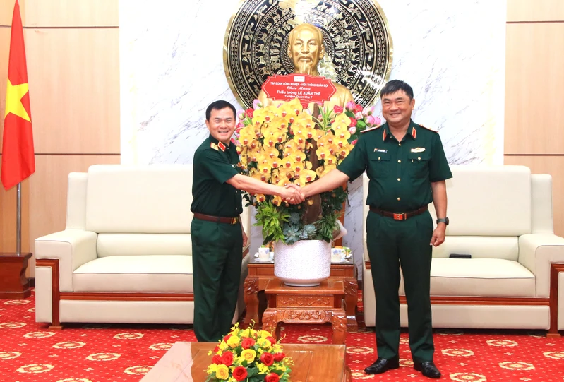 Lãnh đạo Tập đoàn Công nghiệp - Viễn thông Quân đội thăm và làm việc với Quân khu 7