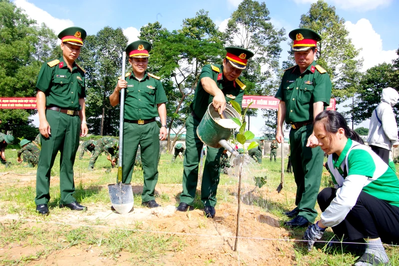 Sư đoàn 309 phối hợp tổ chức trồng cây đợt 2 năm 2025