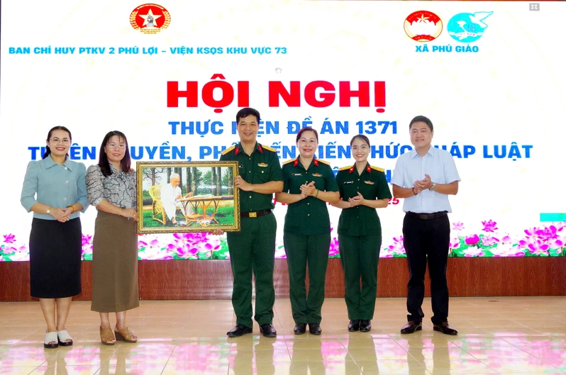 Ban Chỉ huy Phòng thủ Khu vực 2 - Phú Lợi tăng cường kiến thức pháp luật, phòng ngừa tội phạm công nghệ cao cho cán bộ, hội viên phụ nữ xã Phú Giáo, TPHCM
