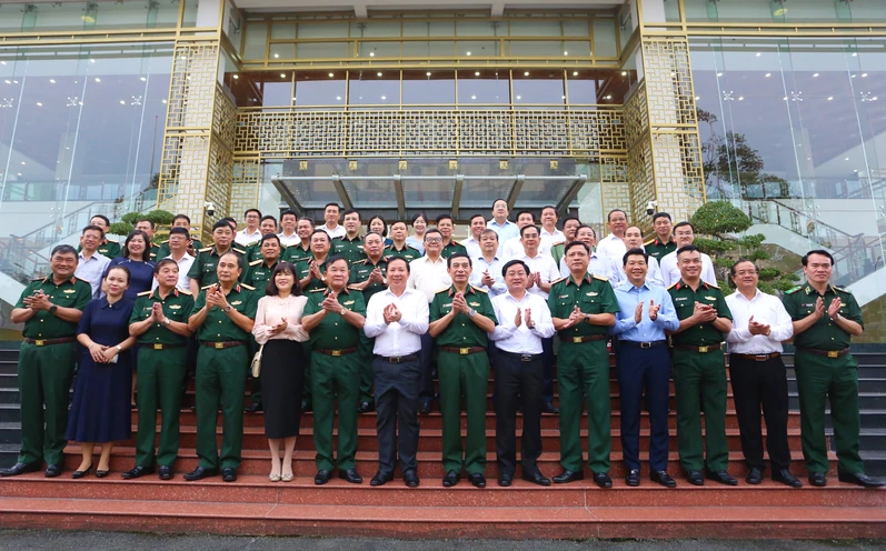 Đại tướng Phan Văn Giang làm việc với Ban Thường vụ Tỉnh ủy Tây Ninh