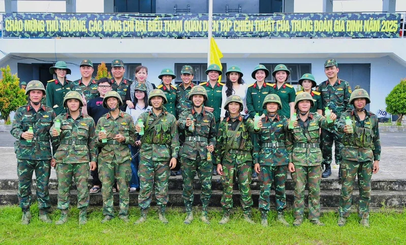 Tiếp sức thao trường - ấm lòng chiến sĩ