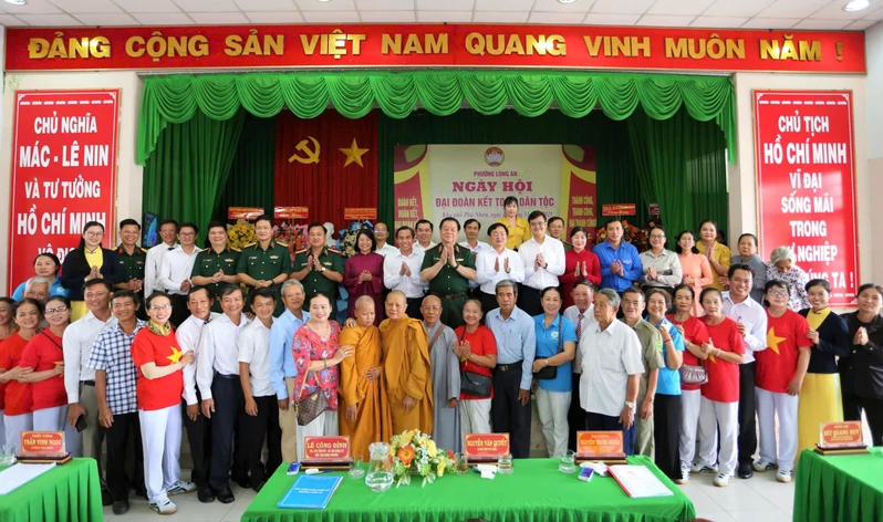 Đại tướng Nguyễn Trọng Nghĩa dự Ngày hội Đại đoàn kết toàn dân tộc tại tỉnh Tây Ninh