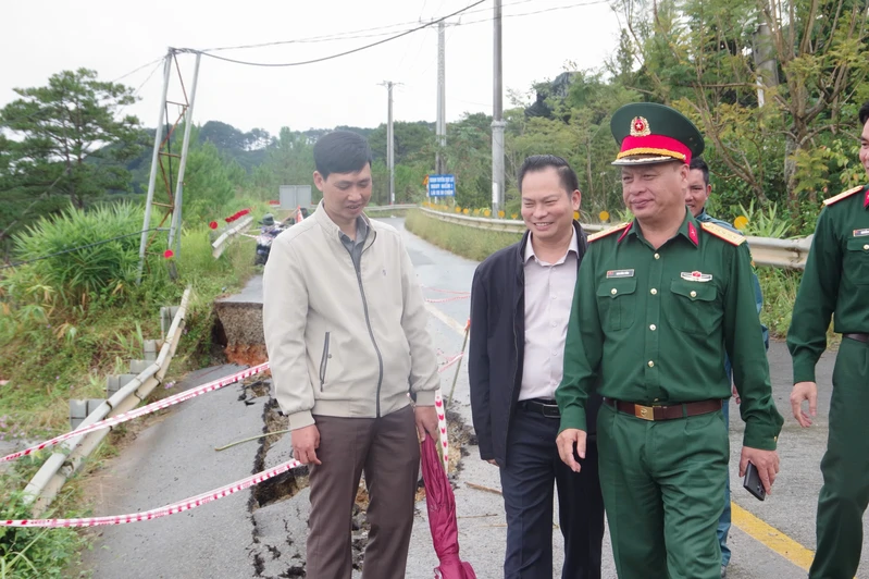 Bộ Chỉ huy Quân sự tỉnh Lâm Đồng giúp dân khắc phục hậu quả thiên tai