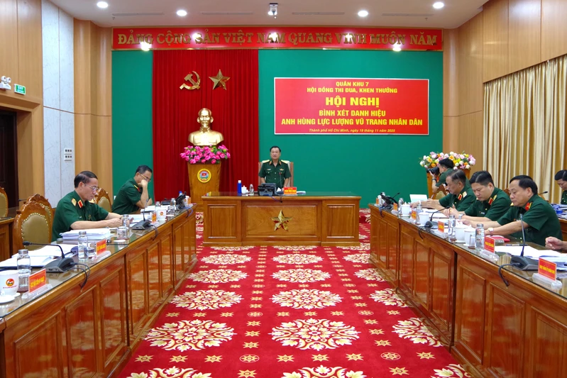 Hội đồng Thi đua, khen thưởng Quân khu 7 bình xét đề nghị phong tặng danh hiệu Anh hùng Lực lượng vũ trang nhân dân