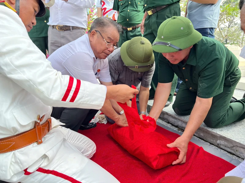 Tiễn đưa Liệt sĩ Ninh Thế Thểnh về quê hương sau 56 năm xa cách