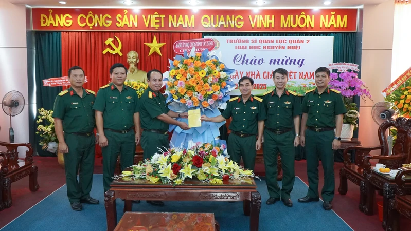 Bộ CHQS tỉnh Tây Ninh thăm, chúc mừng Ngày Nhà giáo Việt Nam