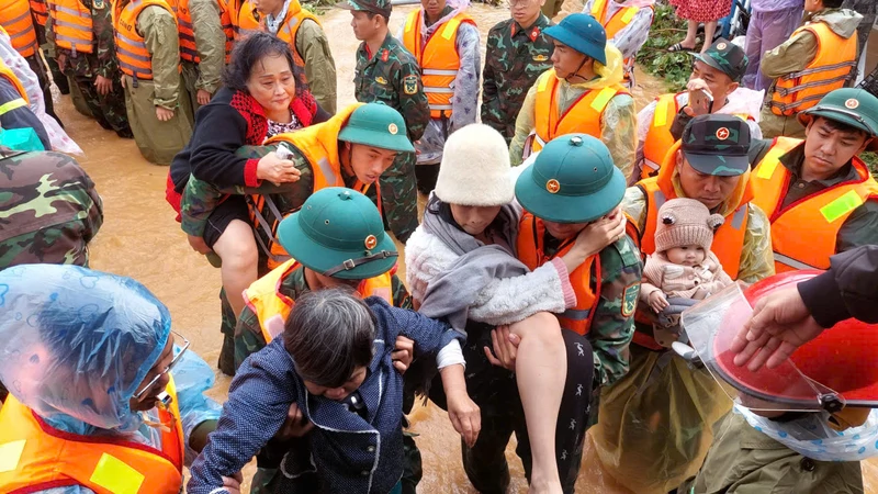 Điểm tựa của người dân trong “Đêm trắng D’ran”      
