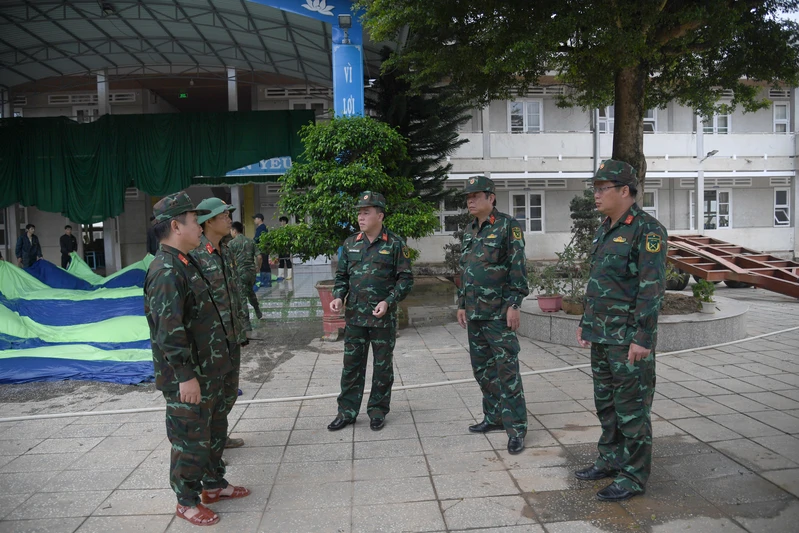 Sở chỉ huy tiền phương Quân khu 7 kiểm tra công tác khắc phục hậu quả thiên tai tại xã D’Ran, tỉnh Lâm Đồng