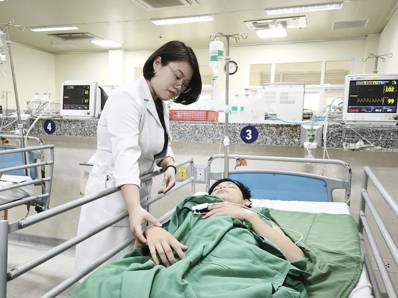 Bệnh viện Quân y 7A: Lần đầu phẫu thuật thoát vị đĩa đệm L5S1 thành công bằng kỹ thuật nội soi cột sống hai cổng (UBE)