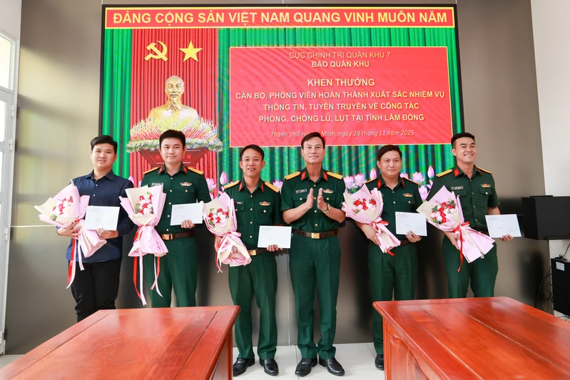 Tuyên dương cán bộ, phóng viên tuyên truyền về công tác phòng, chống lũ lụt tại Lâm Đồng
