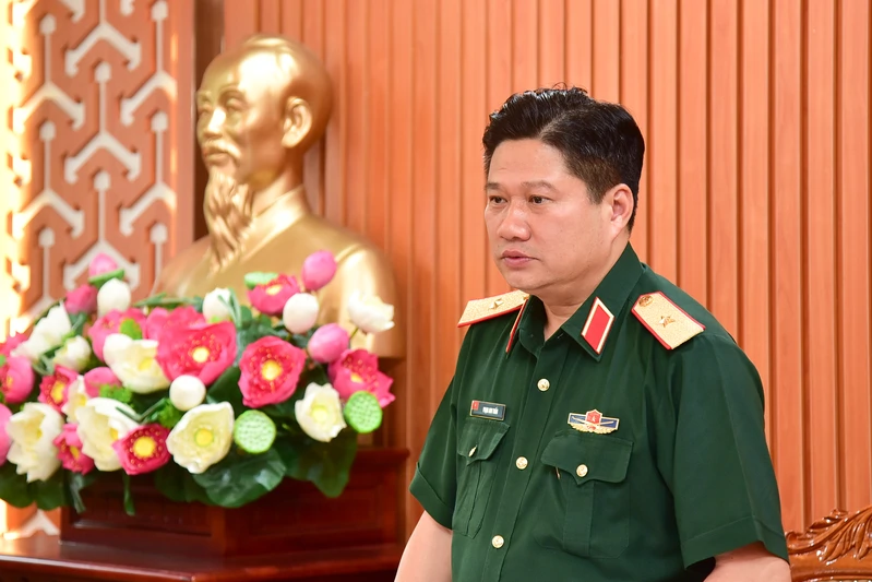 Thẩm định các sáng tác âm nhạc kỷ niệm 80 năm Ngày Truyền thống Quân khu