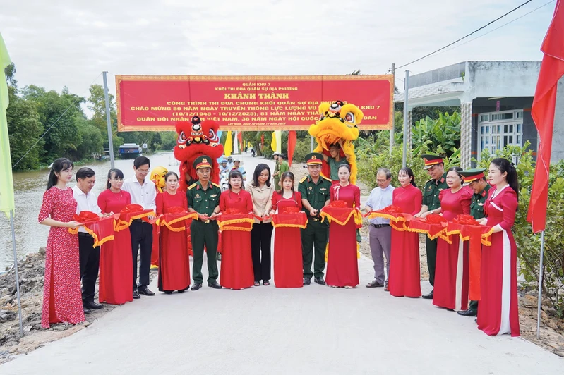 Khối Thi đua Quân sự địa phương Quân khu 7 khánh thành công trình chào mừng kỷ niệm 80 năm Ngày truyền thống LLVT Quân khu 7
