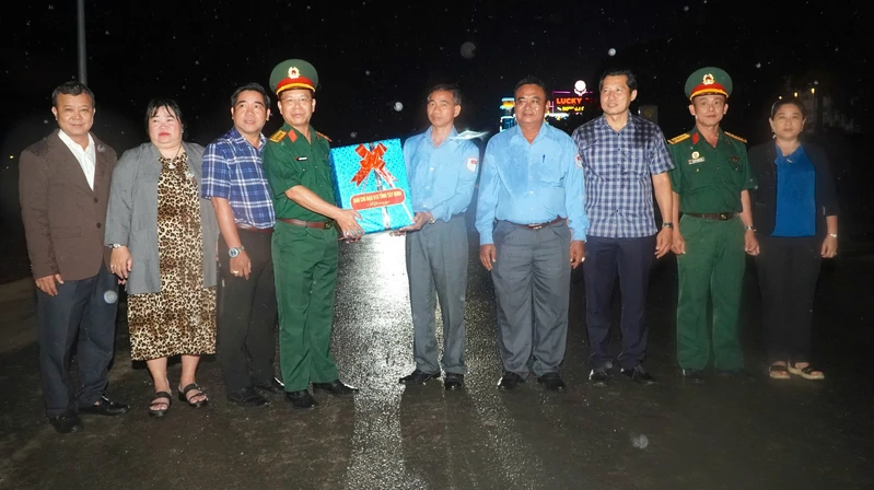 Ban Chỉ đạo 515 tỉnh Tây Ninh đón hài cốt liệt sĩ quân tình nguyện và chuyên gia Việt Nam hy sinh tại Campuchia