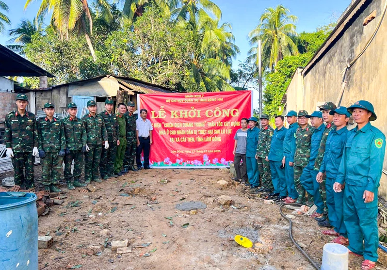 Bộ CHQS tỉnh Đồng Nai cơ động lực lượng xây nhà giúp dân Lâm Đồng sau thiên tai