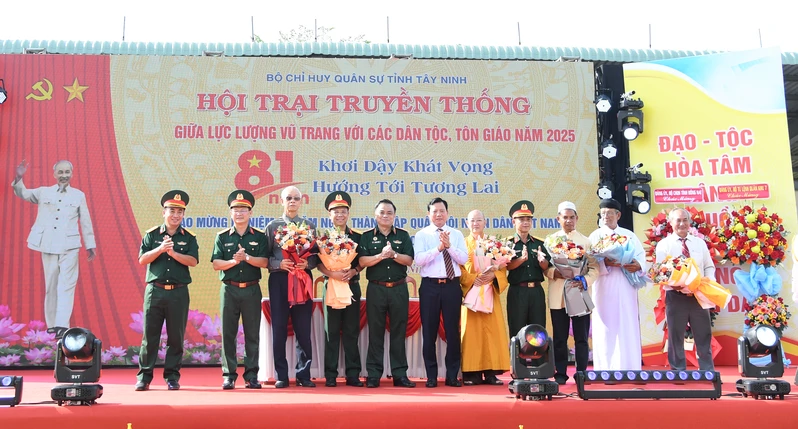 Bộ CHQS tỉnh Tây Ninh: Hội trại truyền thống thắm đượm nghĩa tình quân - dân với các dân tộc, tôn giáo