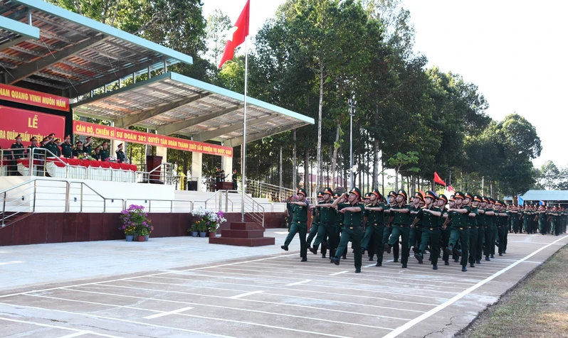 Xây dựng Sư đoàn 302 vững mạnh toàn diện “Mẫu mực, tiêu biểu” 
