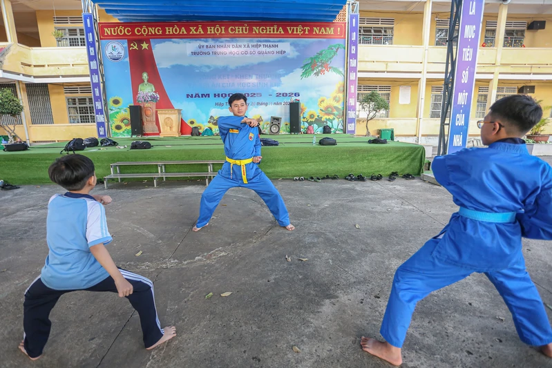 Lớp dạy võ của người thầy bộ đội