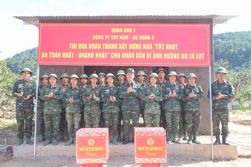 Bộ Tư lệnh Quân khu thăm, động viên các lực lượng đang thực hiện “Chiến dịch Quang Trung” tại tỉnh Lâm Đồng