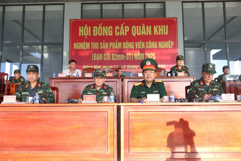 Hội đồng cấp Quân khu nghiệm thu sản phẩm động viên công nghiệp đạn cối 82mm-ST