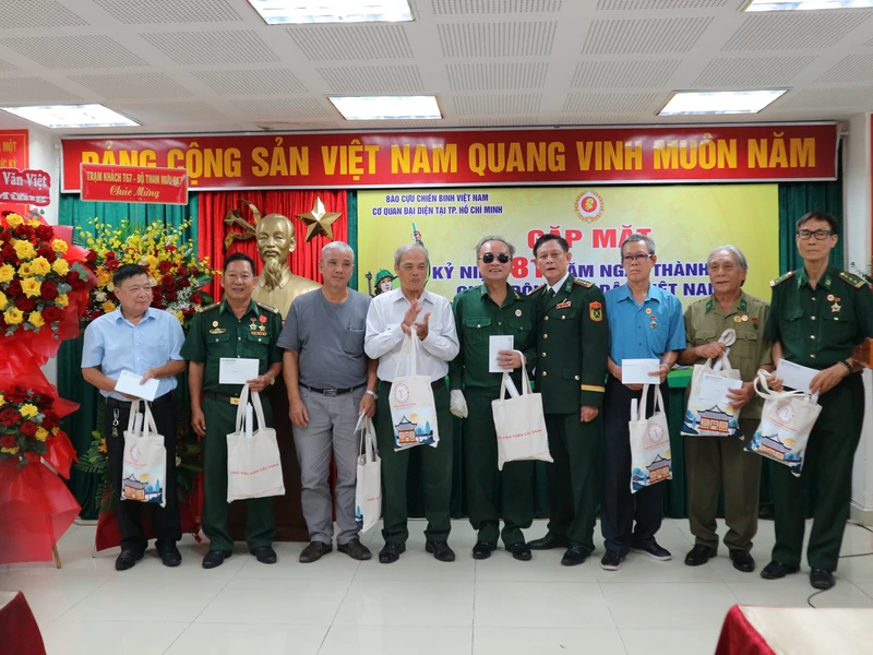 Báo Cựu Chiến Binh Việt Nam tổ chức gặp mặt kỷ niệm 81 năm Ngày thành lập Quân đội nhân dân Việt Nam
