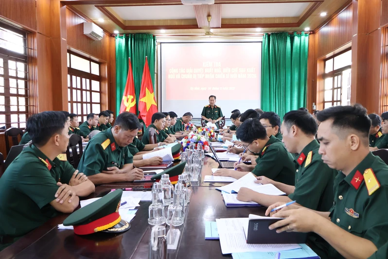 Quân khu 7 kiểm tra công tác giải quyết xuất ngũ, biên chế sau xuất ngũ và chuẩn bị tiếp nhận chiến sĩ mới năm 2026 tại Sư đoàn 5