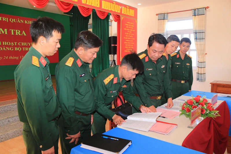 Cục chính trị Quân khu 7 kiểm tra công tác tổ chức sinh hoạt chuyên đề tại Trung đoàn 994B