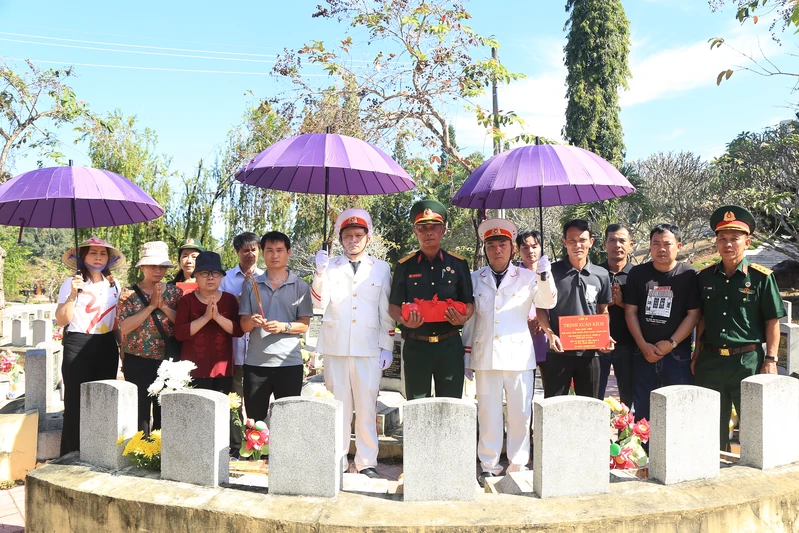 Hài cốt các anh hùng liệt sĩ phía Bắc được di dời về với quê hương, đất mẹ 