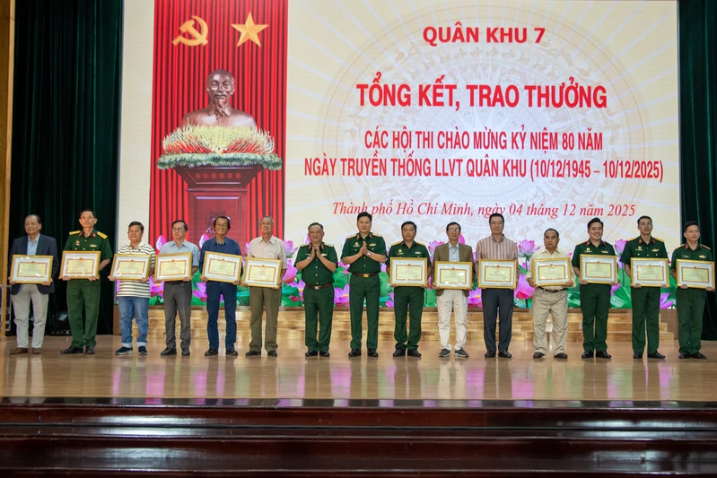 Quân khu 7 tổng kết, trao thưởng các hội thi 