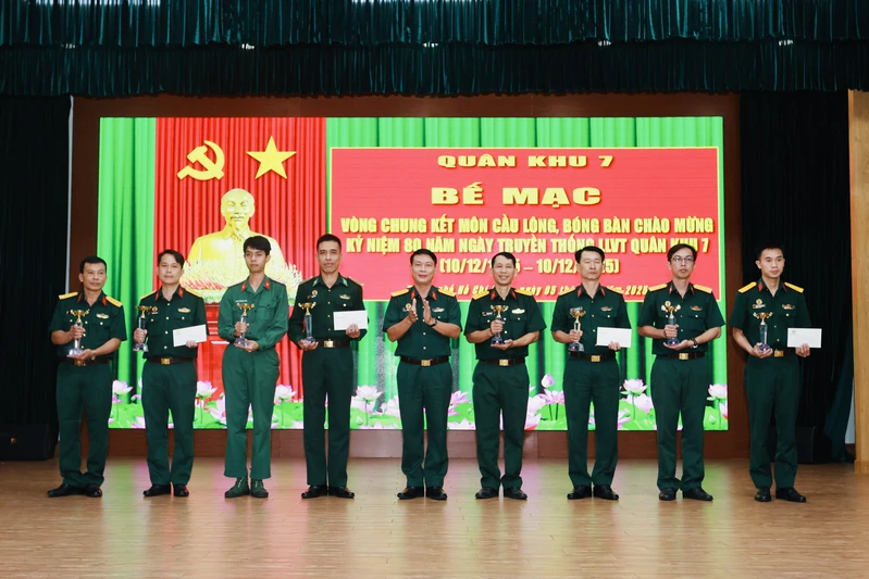 Bế mạc giải thể thao chào mừng kỷ niệm 80 năm ngày truyền thống Quân khu 7