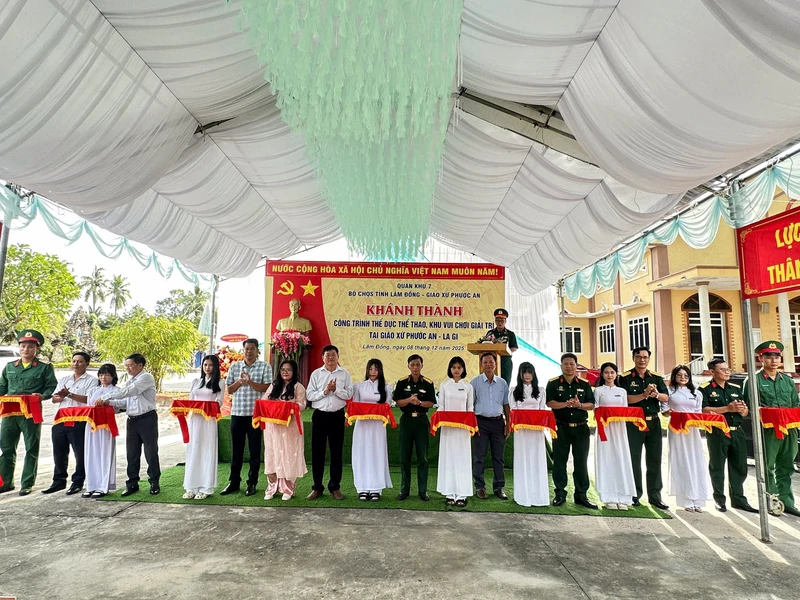 Bộ CHQS tỉnh Lâm Đồng khánh thành công trình thể dục - thể thao tặng Giáo xứ Phước An