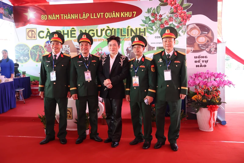 Cà phê 15 – Sản phẩm của doanh nghiệp Quân đội phục vụ đại biểu tại Lễ kỷ niệm 80 năm Ngày truyền thống LLVT Quân khu 7