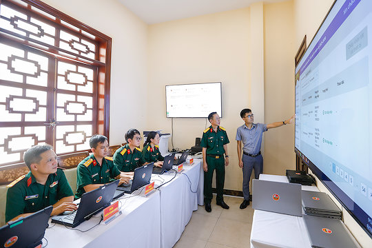 Đảng bộ Quân khu 7 tiên phong thực hiện "Đại hội không giấy”