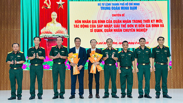 Trung đoàn Minh Đạm tổ chức nói chuyện chuyên đề về hôn nhân, gia đình