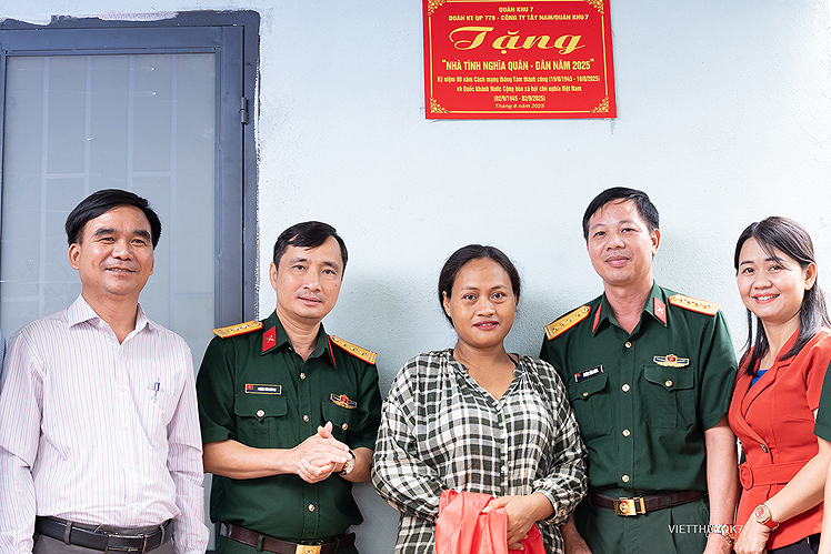 Đoàn Kinh tế - Quốc phòng 778 phối hợp cùng Công ty Tây Nam bàn giao nhà tình nghĩa quân - dân