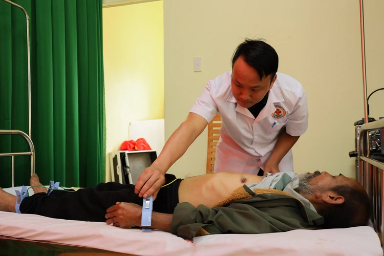 Mang y tế đến với đồng bào dân tộc ở cao nguyên đại ngàn