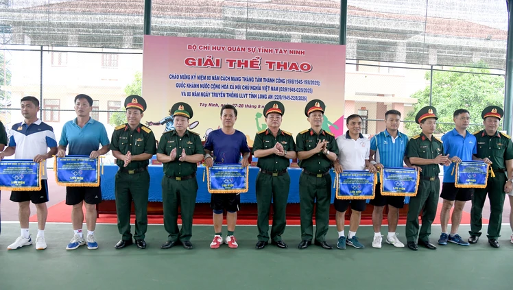 Bộ CHQS tỉnh Tây Ninh tổ chức thi đấu thể dục thể thao chào mừng các ngày lễ lớn