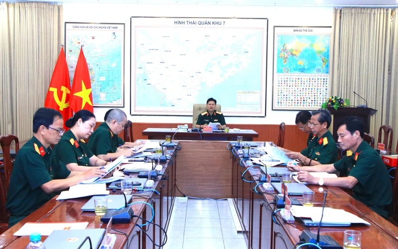 Thông qua báo cáo, phim trình chiếu Hội nghị tổng kết tổ chức Đại hội đại biểu Đảng bộ Quân khu 7 lần thứ XI, nhiệm kỳ 2025 - 2030 và sơ kết các Đề án