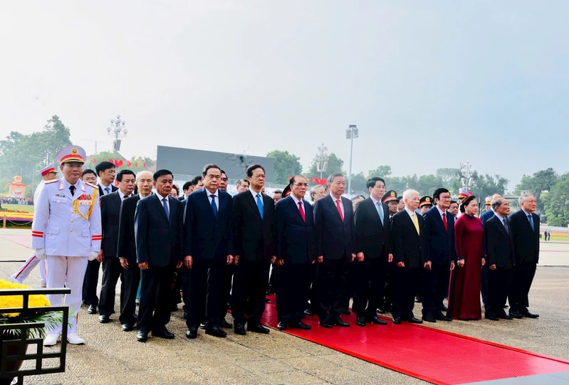Lãnh đạo Đảng, Nhà nước vào lăng viếng Chủ tịch Hồ Chí Minh nhân dịp 80 năm Quốc khánh