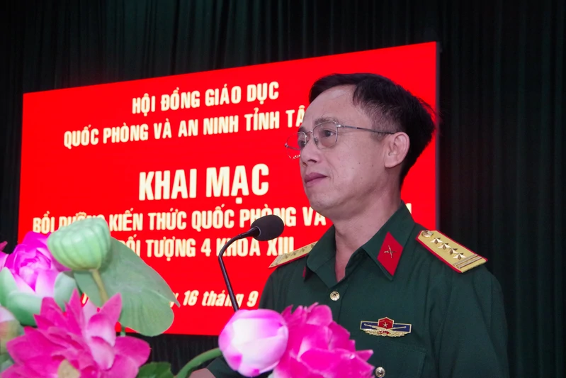 Bộ CHQS tỉnh Tây Ninh khai mạc lớp bồi dưỡng kiến thức quốc phòng và an ninh đối tượng 4