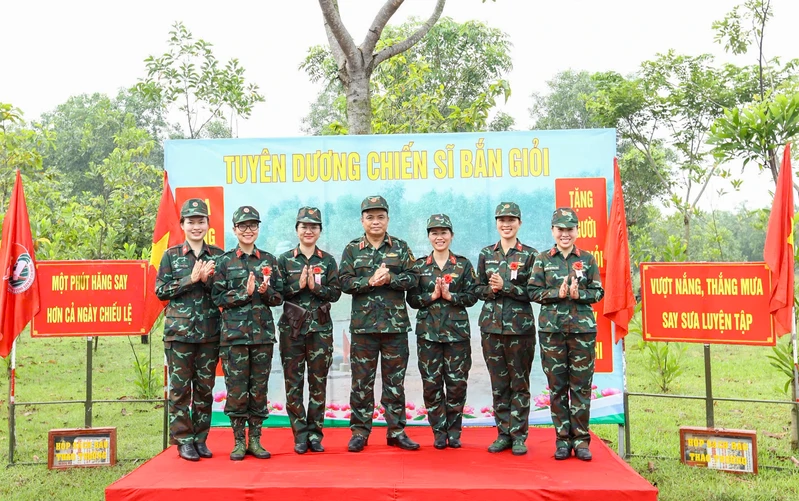 Cục Chính trị Quân khu kiểm tra bắn đạn thật súng K54 và tiểu liên AK năm 2025